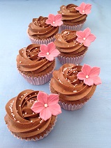 Chocolate cupcakes & flowers